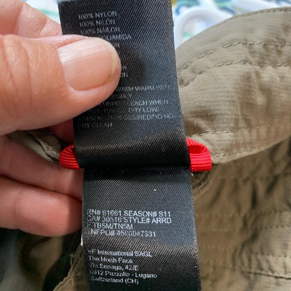 North Face Hiking Pantssize 4 roll up style GUC - Picture 5 of 12